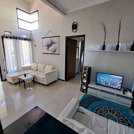 Villa petit Tour Batu  Esterno foto