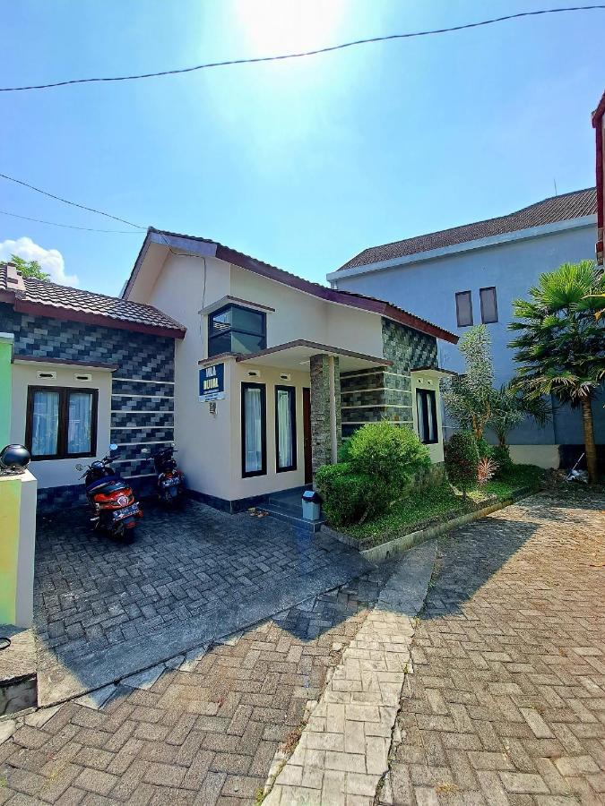 Villa petit Tour Batu  Esterno foto