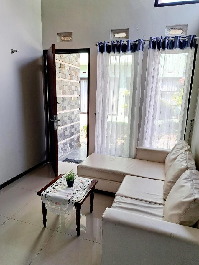 Villa petit Tour Batu  Esterno foto