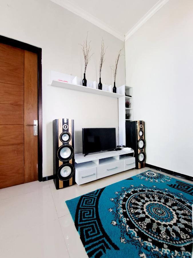Villa petit Tour Batu  Esterno foto